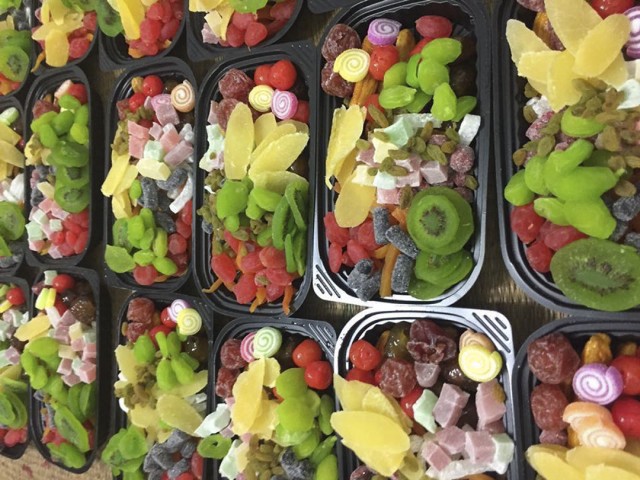 Giữa ma trận mứt Tết: Làm thế nào để tránh tiền mất tật mang